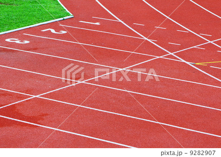 Running way with number lanes 9282907