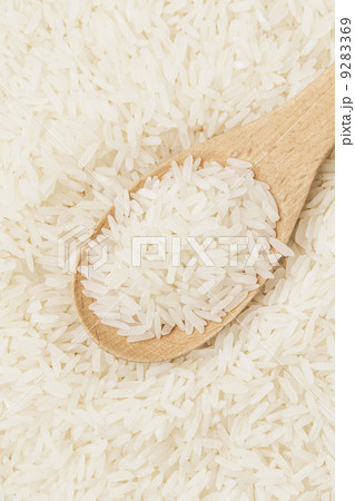 White rice on teaspoon 9283369