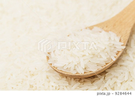 White rice on teaspoon 9284644