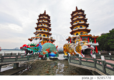 Dragon Tiger Tower in Taiwan 9285770
