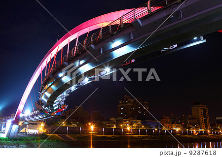 night view of the arcuate bridge 9287618