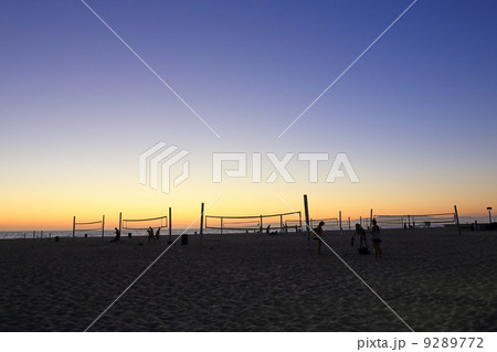 ビーチの夕暮れ 9289772