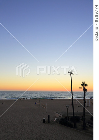 ビーチの夕暮れ 9289774