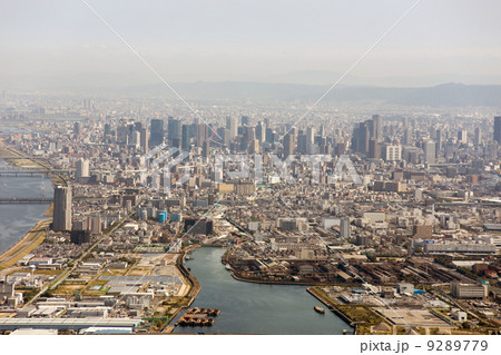 大阪北港付近上空から梅田方向のビル街を空撮  9289779