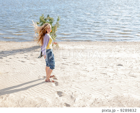 beautiful girl in the morning on the beach. 9289832