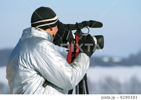 The journalist with a videocamera 9290393