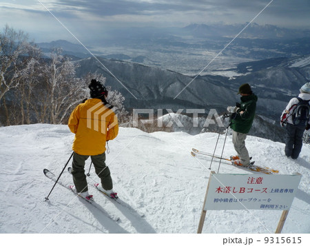 竜王スキーパークの難関・木落しBコース入口 竜王スキーパークの難関・木落しBコース入口 9315615