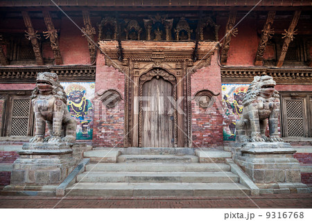 Two monsters secure the temple 9316768