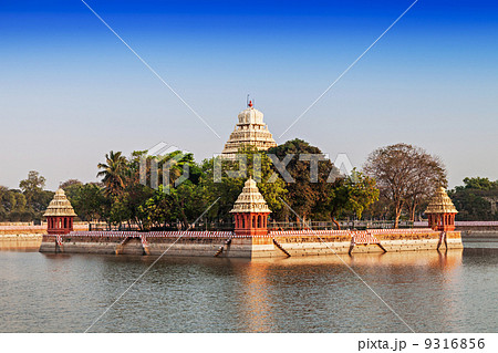 Vandiyur Mariamman Teppakulam Vandiyur Mariamman Teppakulam 9316856