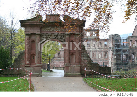 ハイデルベルク城の門　ドイツ 9317649