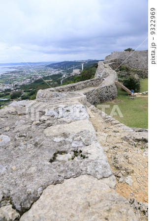 沖縄のグスク　中城城祉 9322969