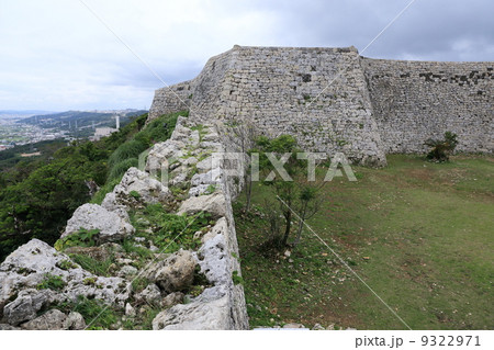 沖縄のグスク　中城城祉 9322971