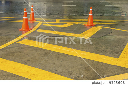 Strict traffic area Strict traffic area 9323608