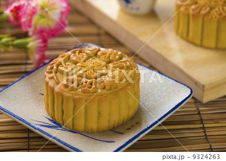 Mooncake for Chinese mid autumn festival foods. The Chinese word 9324263