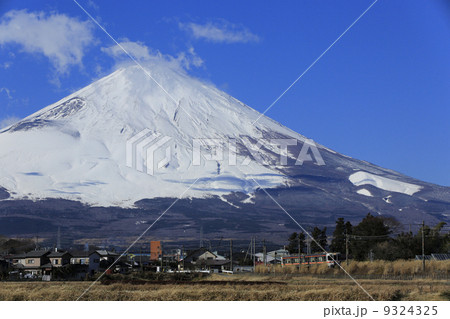 富士山と御殿場線 9324325