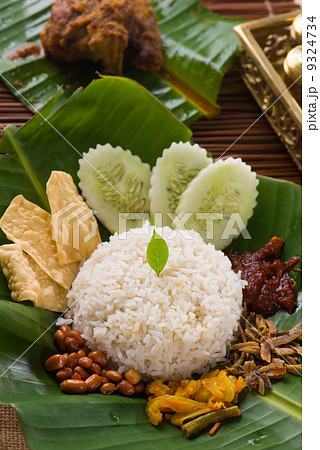 nasi lemak, traditional singapore food 9324734