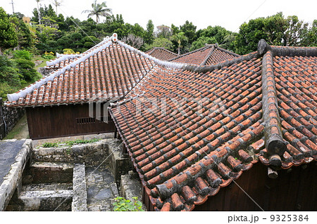 代表的な沖縄の農家　中村家 9325384