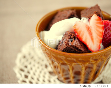 カットブラウニーデコレーション (横位置アップ) カットブラウニーデコレーション (横位置アップ) 9325503