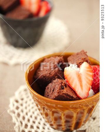 カットブラウニー　（ペアバージョン縦位置） 9325513