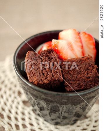 カットブラウニーのカップケーキ (黒カップバージョン) カットブラウニーのカップケーキ (黒カップバージョン) 9325520