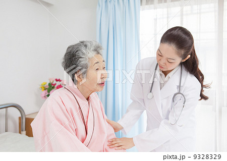 医者とシニア 医者とシニア 9328329