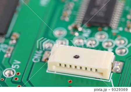 プリント基板　コネクタ 9329369