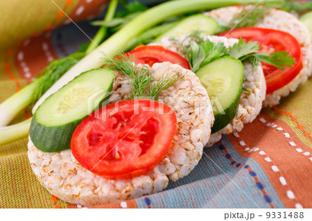 Puffed rice crackers sandwiches Puffed rice crackers sandwiches 9331488