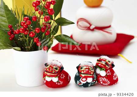 獅子舞と鏡餅 9334420