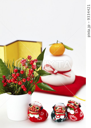 獅子舞と鏡餅 9334421