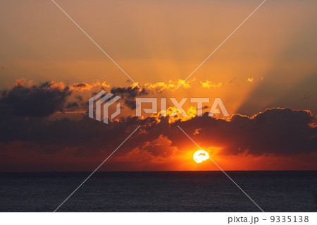太陽と海 9335138