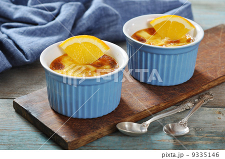 The creme brulee with orange The creme brulee with orange 9335146