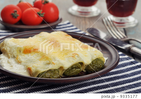 Cannelloni stuffed with spinach 9335177
