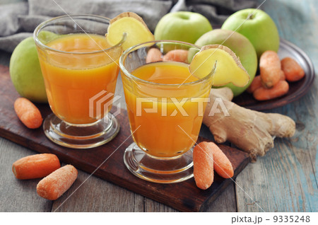 Apple and carrot juice with ginger Apple and carrot juice with ginger 9335248