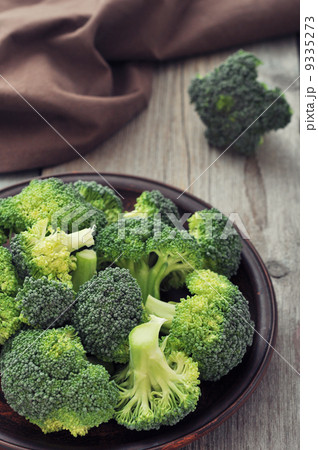 Fresh green broccoli Fresh green broccoli 9335273