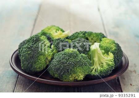 Fresh green broccoli Fresh green broccoli 9335291