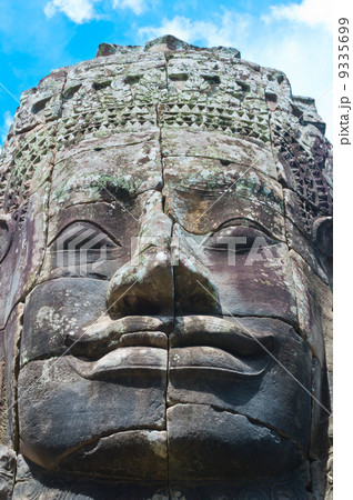 Stone face 9335699