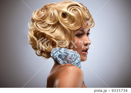 Icy blonde. 9335736