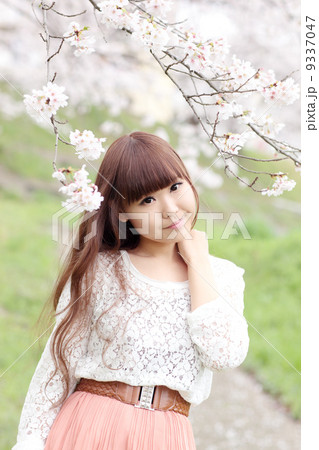 さくらと女性 9337047