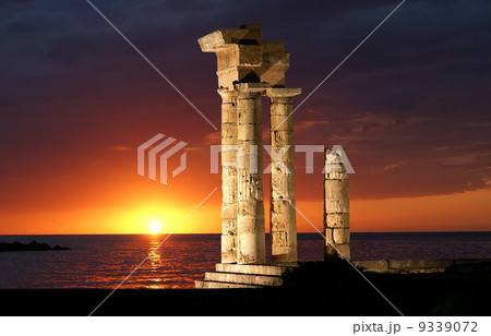 Apollo Temple at the Acropolis of Rhodes at night, Greece Apollo Temple at the Acropolis of Rhodes at night, Greece 9339072