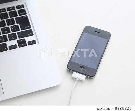 スマートフォン（スマホ）の充電・同期のイメージ画像 9339826