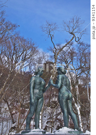 冬の十和田湖畔乙女の像 冬の十和田湖畔乙女の像 9341154