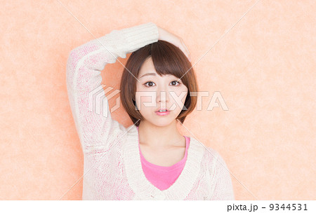 若い女性 若い女性 9344531