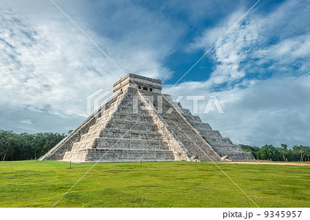 El Castillo or Temple of Kukulkan pyramid, Chichen Itza, Yucatan El Castillo or Temple of Kukulkan pyramid, Chichen Itza, Yucatan 9345957