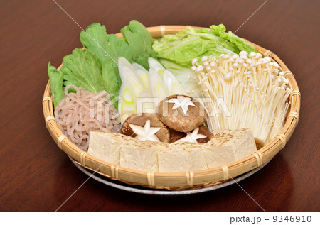 鍋用具材の盛り付け 9346910