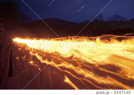 奈良　大神神社　繞道祭　松明行列 9347140