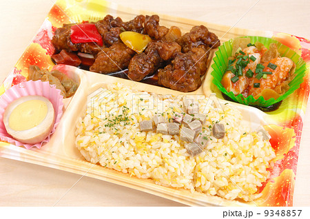 おいしい黒酢豚と炒飯の弁当 9348857