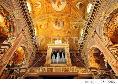 Organ and ornate ceiling. 9349063