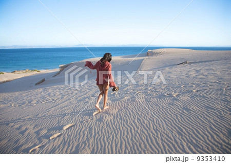 walking with african horizon 9353410