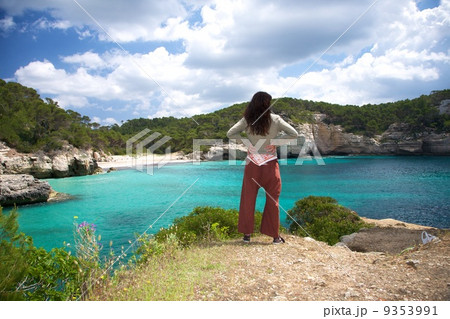 waiting next to Mitjana beach 9353991
