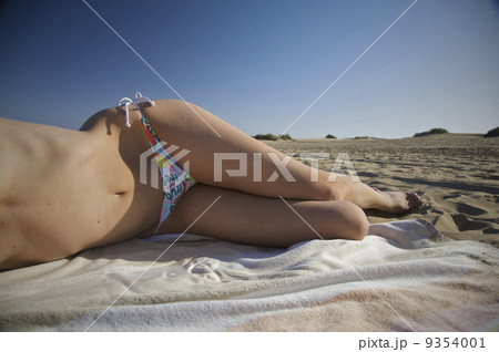 beach woman hip and legs 9354001